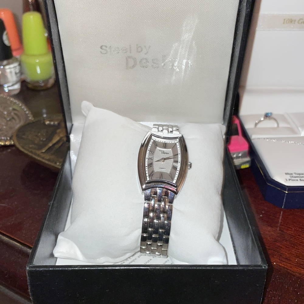 Steel by design quartz watch
